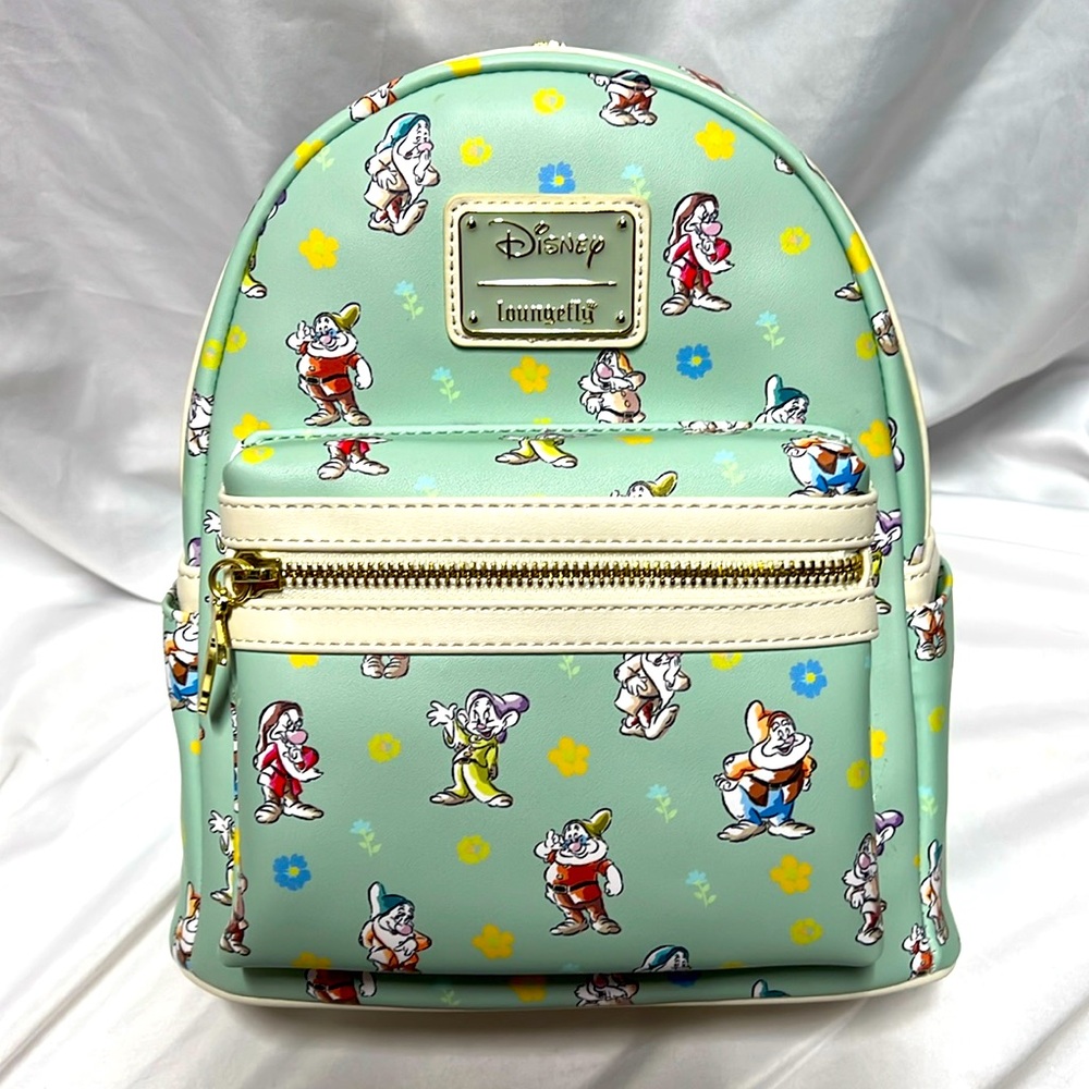 🆕 Snow White and the Seven Dwarfs Loungefly Bag